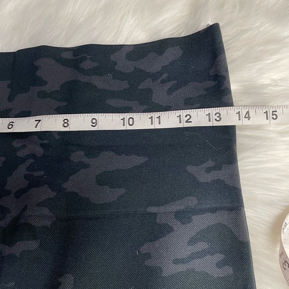 | SPANX | Look at Me Now Seamless Leggings. - Picture 9 of 16
